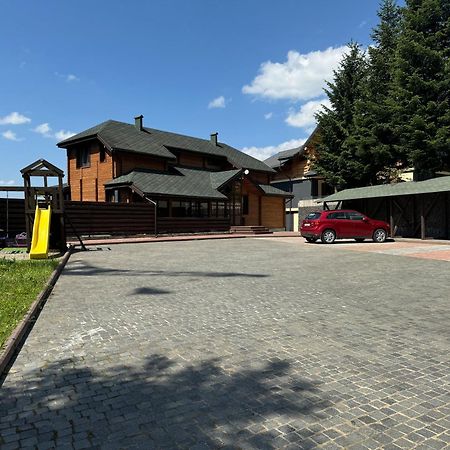 Golden Nest Appartement Yablunytsia Buitenkant foto