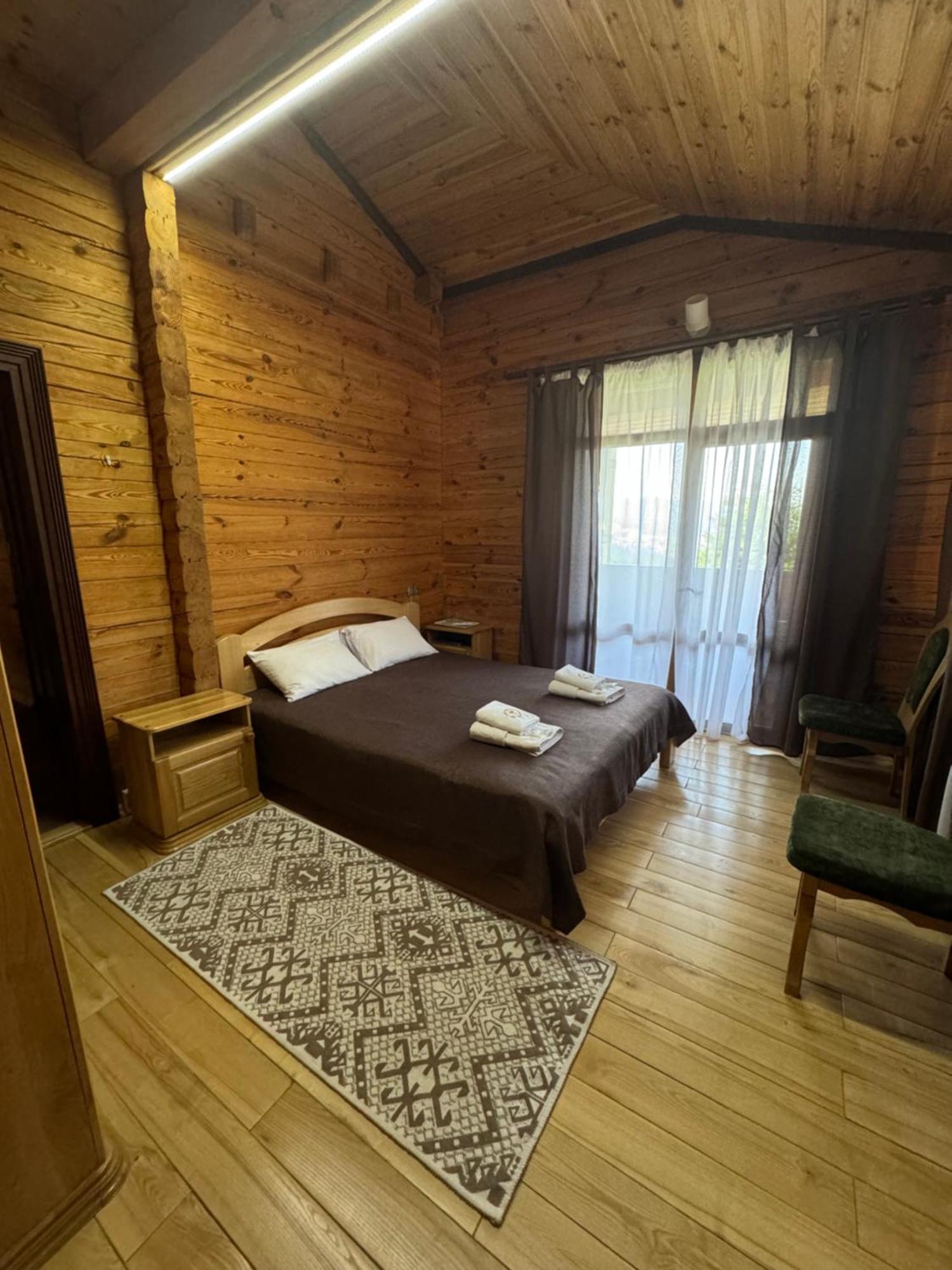 Golden Nest Appartement Yablunytsia Buitenkant foto