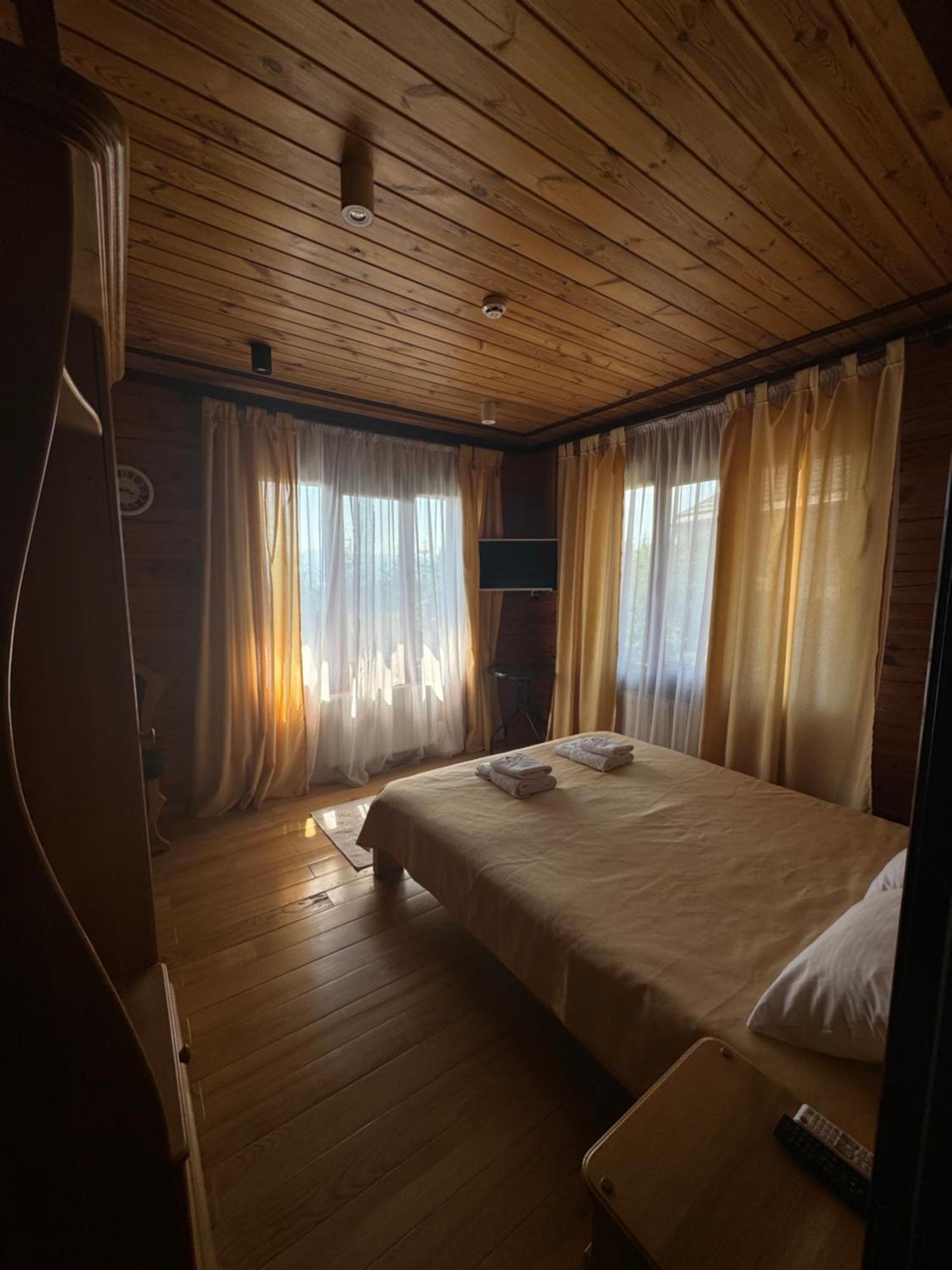 Golden Nest Appartement Yablunytsia Buitenkant foto
