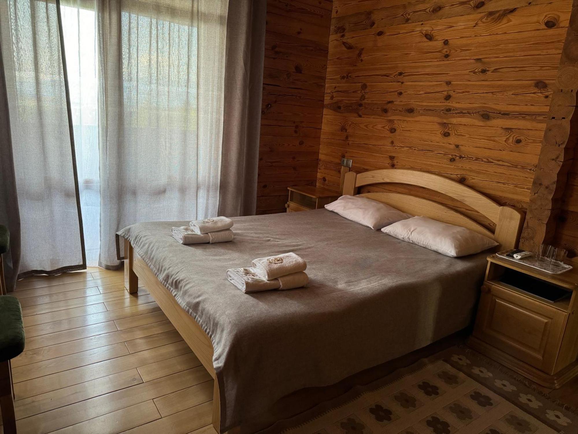 Golden Nest Appartement Yablunytsia Buitenkant foto
